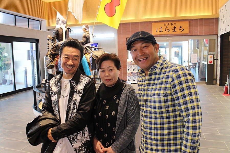 大友康平さん・ほっきめしおにぎりの佐藤高子さん・山口智充さんが取材来店されました