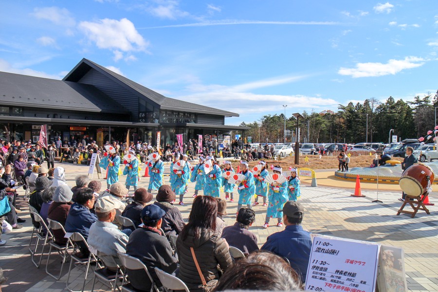 郷土芸能祭りを開催しました