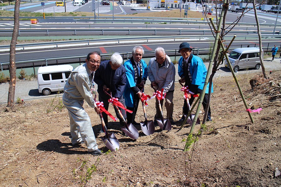 セデッテかしま開所1周年を記念して植樹祭を行いました